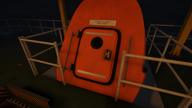 L'écoutille orange du canot de sauvetage, sur sa rampe au-dessus du pont.
